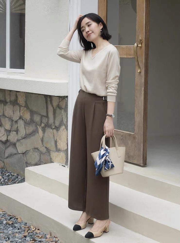 大地色|衣橱里一定要有一条“阔腿裤”,时髦精都爱,让你轻松穿出高级感