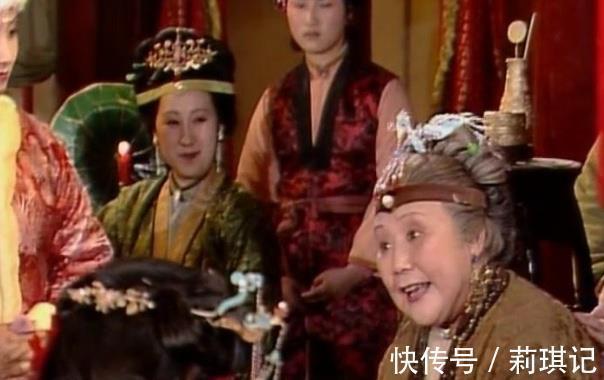 薛宝钗&贾母为何要当众责骂袭人,王夫人说情也没用,答案藏在这出戏文中