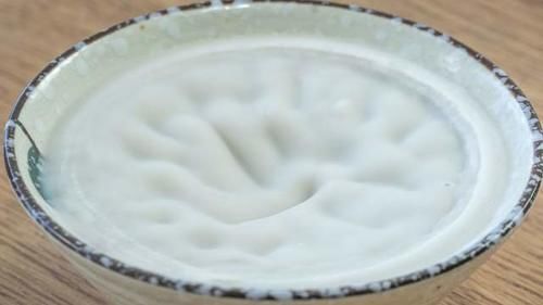 农村姑娘教你这样熬制猪油，出油量高，雪白无腥气，油渣焦黄酥脆