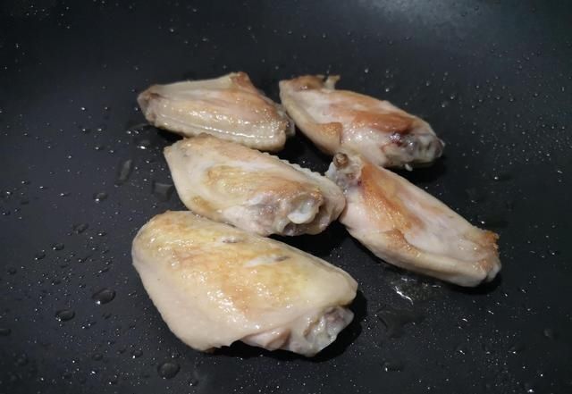 适量|鸡翅这样做,简单几步,香而不腻,每做一次孩子都能吃精光