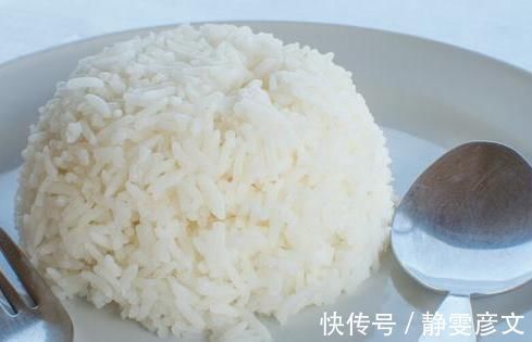 米饭|蒸米饭时，只放清水是外行，多加2样，米饭粒粒分明，香喷喷的