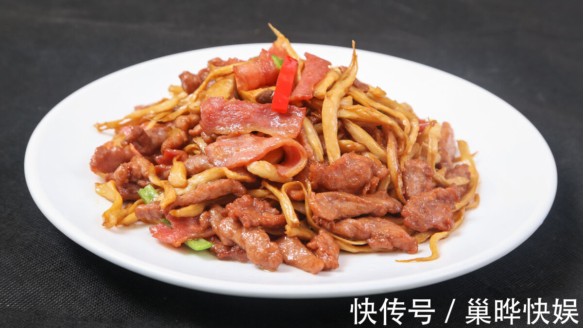 外行|炒杏鲍菇时，直接下油锅是外行，学会这样做，杏鲍菇鲜美味道正