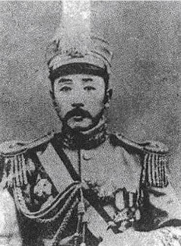 军阀|张作霖坐拥30万奉军,谁都不放在眼里,但对一个人毕恭毕敬