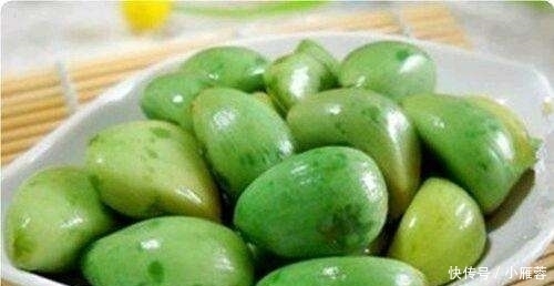 加醋|60岁奶奶：腌腊八蒜，只加醋就错了，多加点它，蒜瓣像翡翠一样