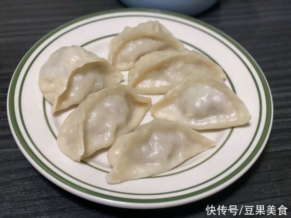 跟饭店大厨学的羊肉酸菜蒸饺的做法，果然好吃到没朋友