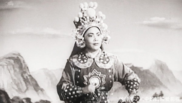 常香玉义演百场,为志愿军捐赠一架战斗机,