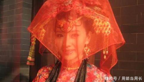 美貌|她是压寨夫人,因美貌被日本人玷污,说杀一个日本人陪睡一晚!