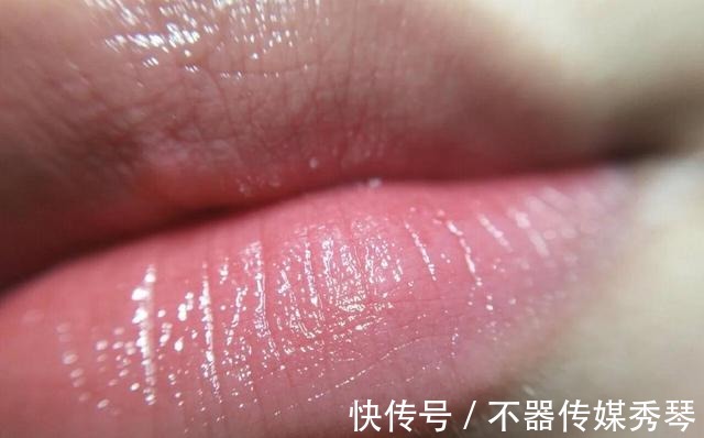 醉象|我不允许还有谁不知道水光唇釉的杀伤力