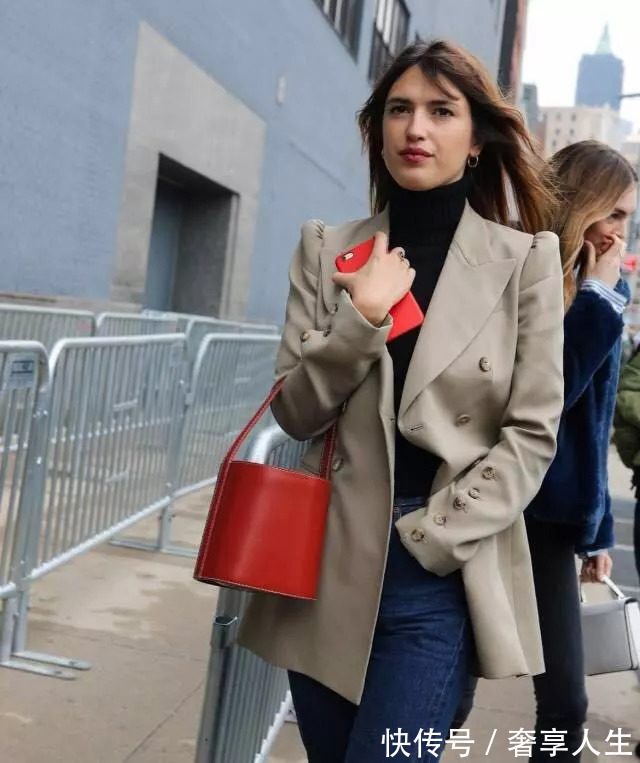 搭配 冬季珠宝搭配更讲究:大配饰高调小配饰轻奢,做精致的珠宝达人