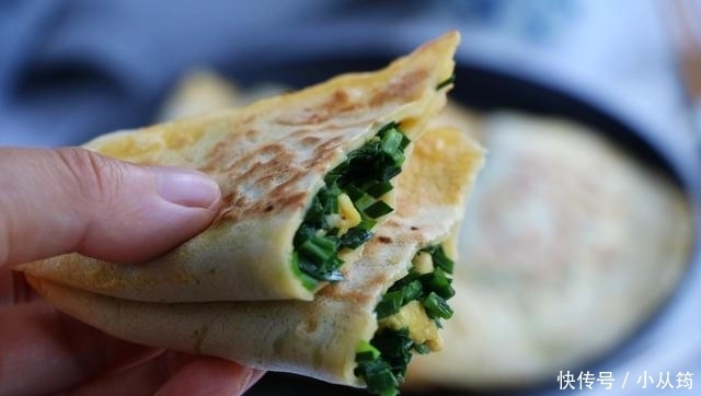 1把韭菜5个鸡蛋,教你懒人早餐,不和面不揉面,出锅孩子连吃3个