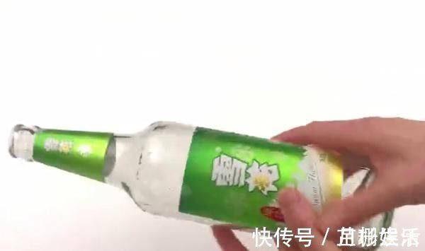 夏天把啤酒插进下水道里,解决了家家户户的困扰,后悔现在才知道