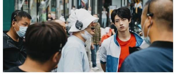 为什么名字叫《导演请指教》，被批评的却是导演？到底谁在指教？