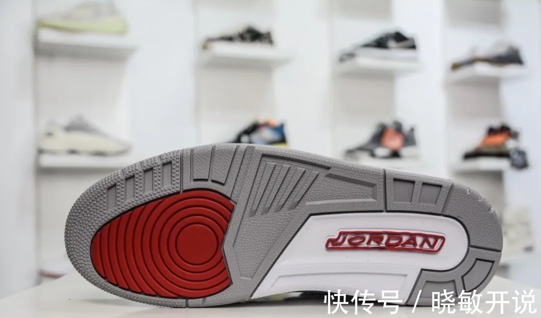 上脚 设计新颖,Air JordanLegacy 黑白经典配色,潮人上脚款!