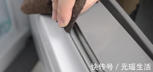 冰箱封条发霉了别再用酒精擦了, 用它一擦就干净, 越早知道越好
