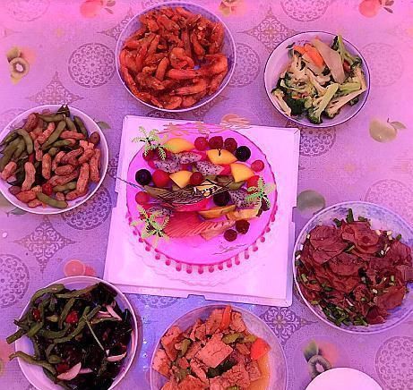 过生日|婚后第一次在婆家过生日,进门看到这一桌菜,我感觉自己没看错人
