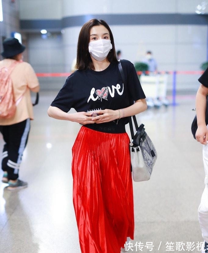 牛仔裙|聪明的女人,一般不会穿这2条半身裙,显胖还掉档次,自带廉价感