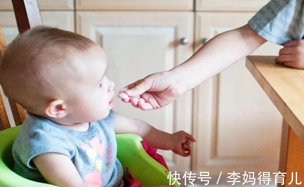 辅食|宝宝开始吃辅食后,喂奶量如何变化才合适?家长要根据月龄来判断