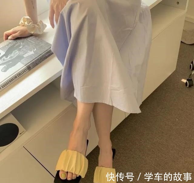脚背 是时候穿凉鞋了!今年流行这几款,清凉显脚小!