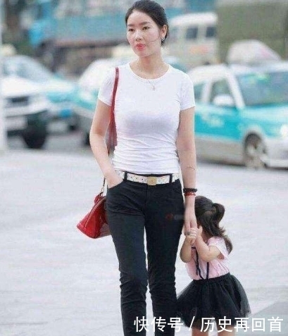 气质|街拍:时尚的辣妈们也是街上的一大亮点,她们优雅又有气质