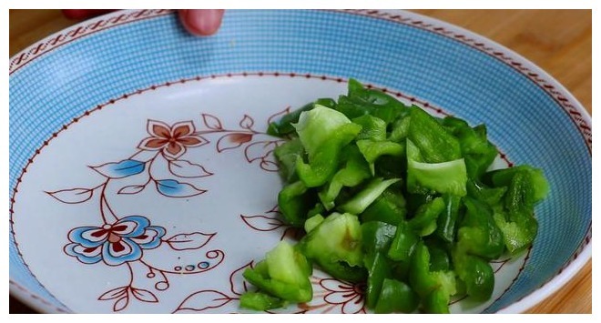 土豆不炒土豆丝了，教你一个秘制做法，下饭解馋，待客倍有面子