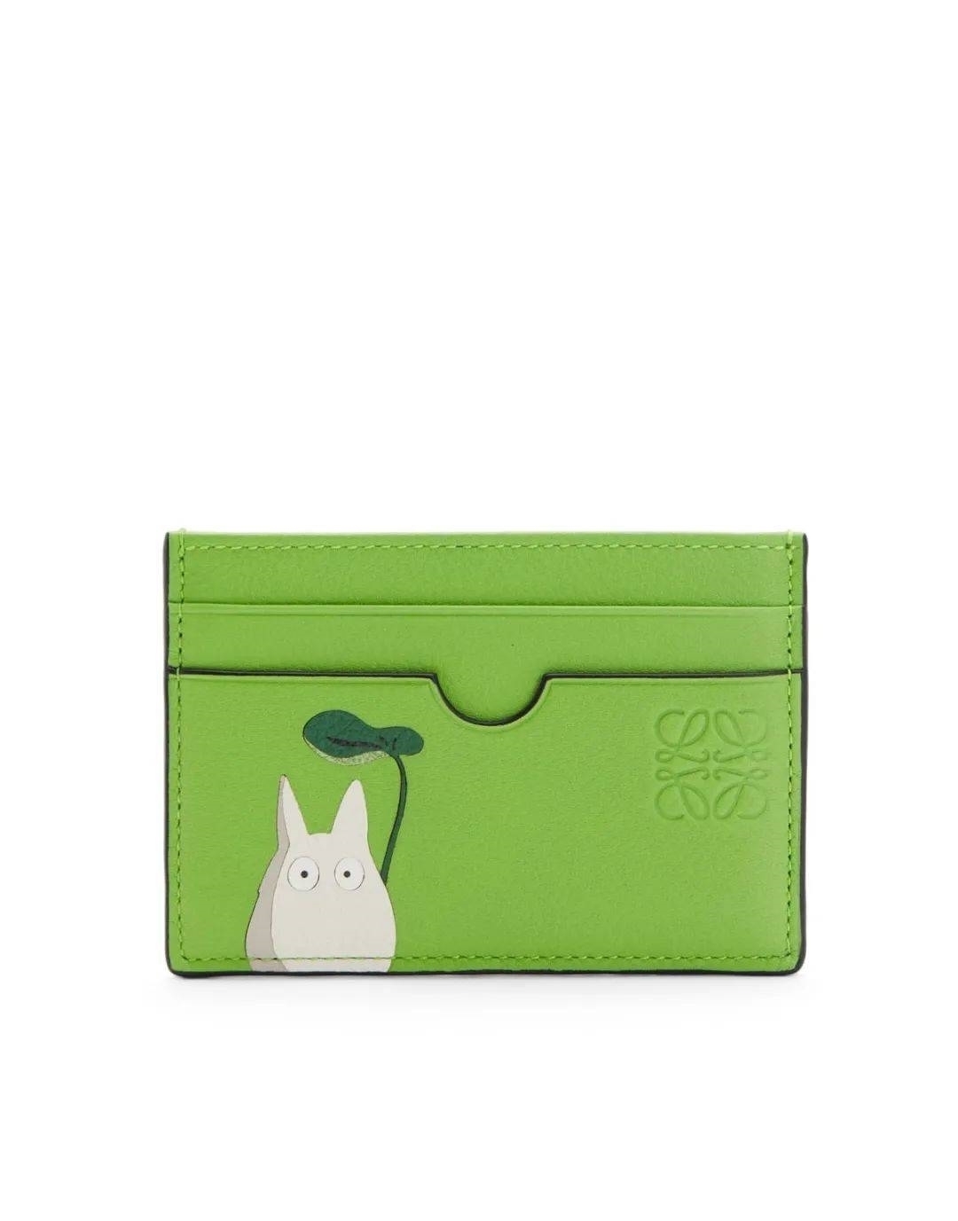 LOEWE即将带来《龙猫》系列合作,下月正式发售!