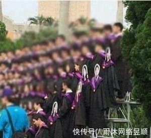 |GIF搞笑趣图 这妹子的强大内心不得不惊叹, 如此的淡定。