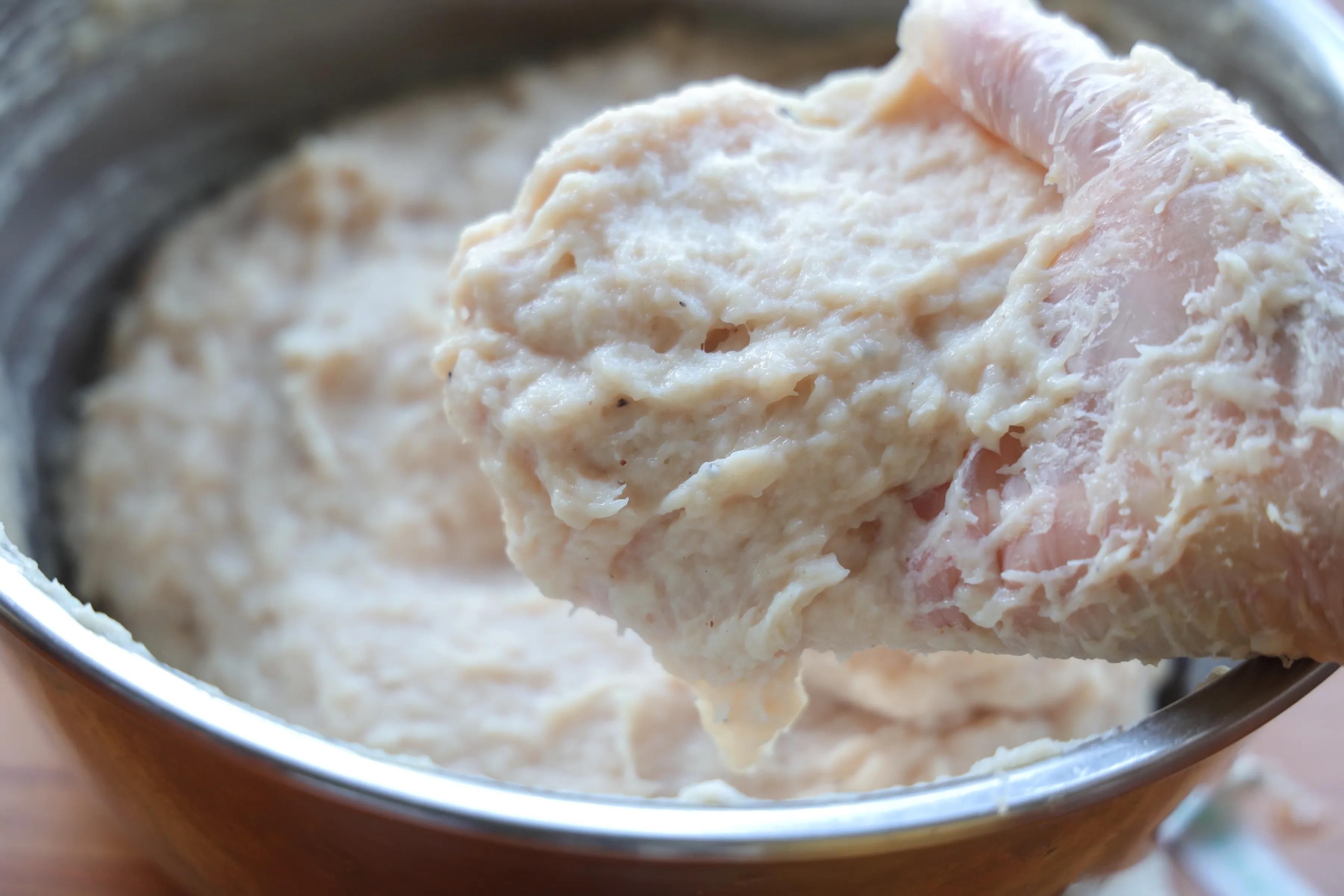 鸡胸肉别水煮，试试做成脆皮肠，低油低脂，煎一煎超级方便又健康