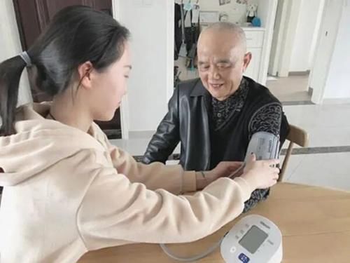 肠胃疾病|提醒：长期吃降压药者，要留意身上3种变化，很重要