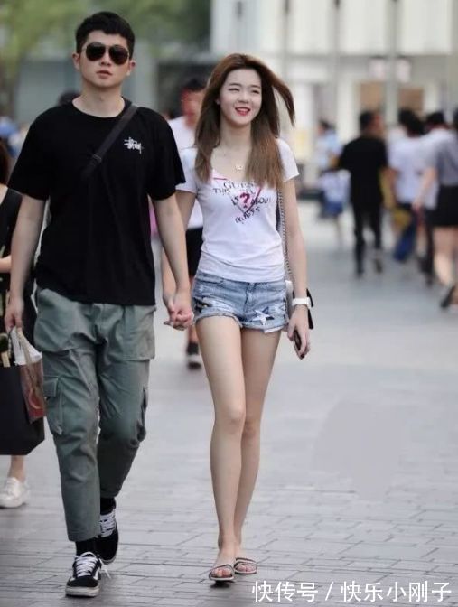 高跟鞋 紧致身材的小姐姐，秀出青春活力范，唯美大气