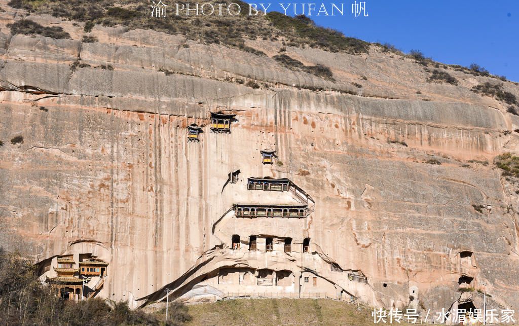 悬崖|甘肃一座古寺修在悬崖之上，比悬空寺还险，网友这怎么修的呢