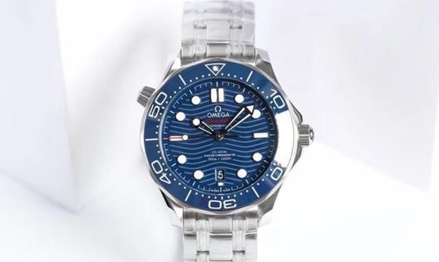 只差一万！欧米茄海马300和劳力士探险家一代，怎么选