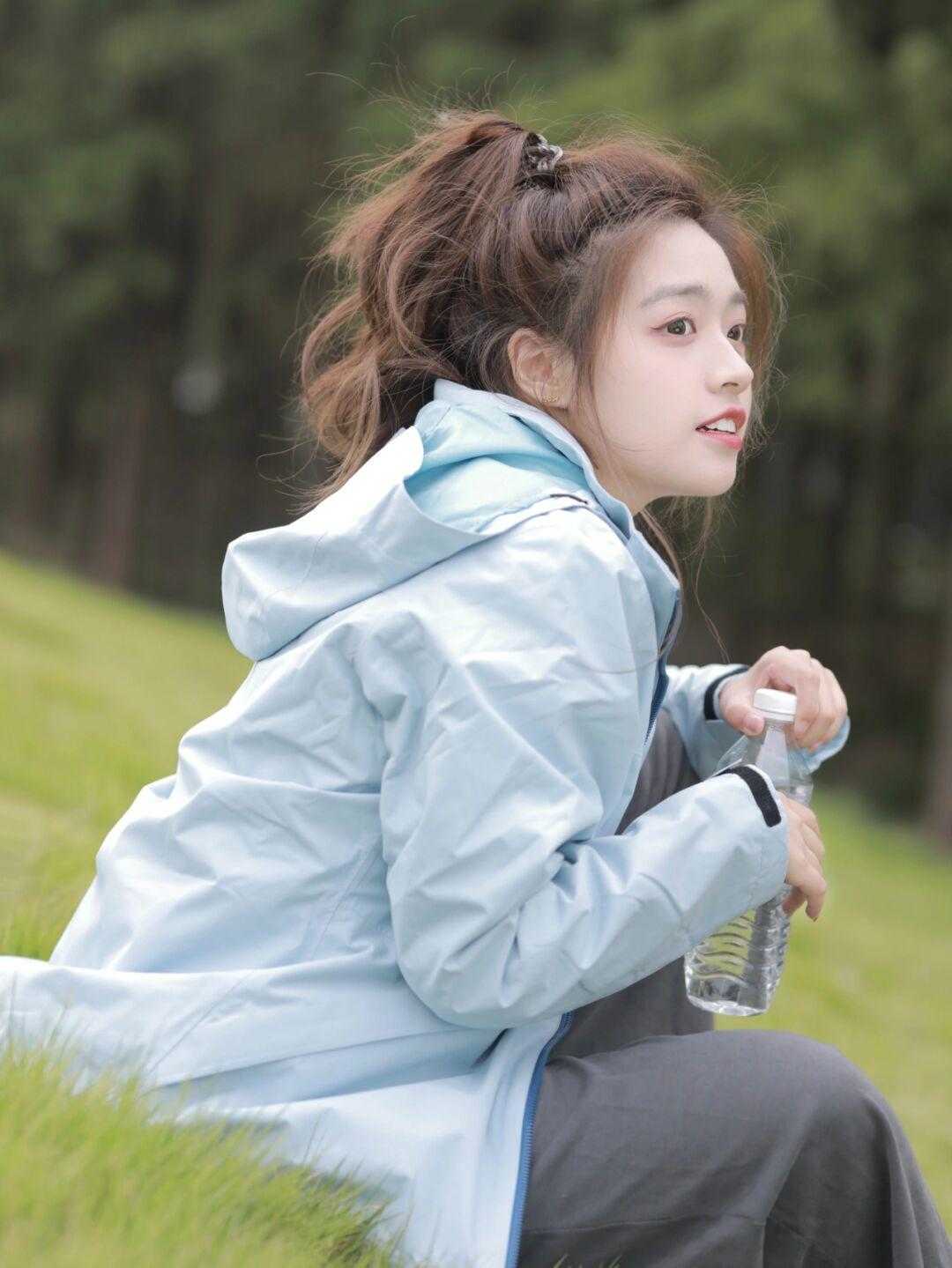 运动裤 冬季来一件冲锋衣,青春活力美感十足,就不要再犹豫不决了