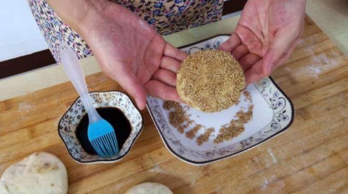 发面别做馒头和大饼了,换个新做法,简单又好吃,连吃3个不解馋