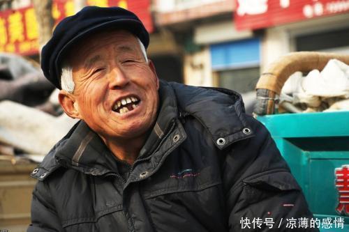 85岁老人身体年轻如45岁,秘诀就是不失眠睡得香,只因常吃这1素