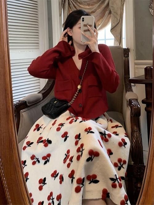 2021年的新年毛衣，这样穿就很美！