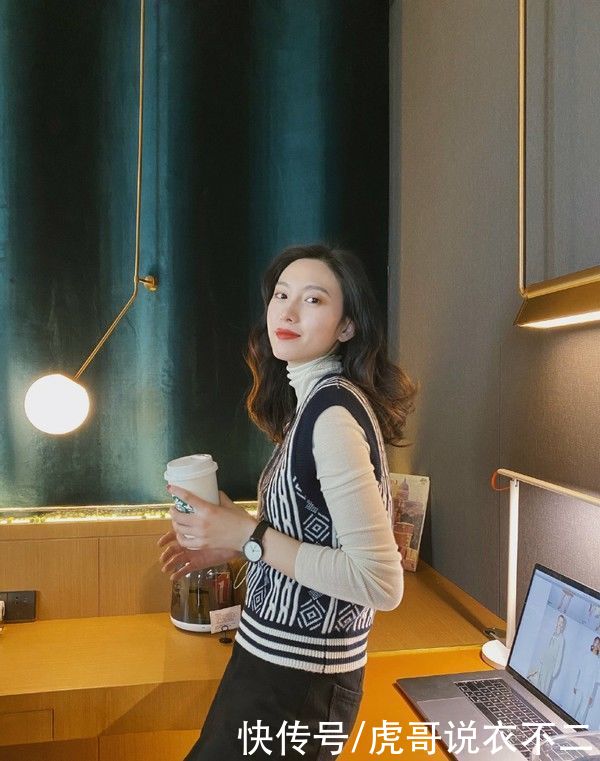 40岁女人怎样穿才时尚？针织马甲当外套，减龄又实用又好穿