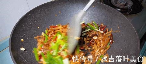 脂肪含量|才知道,鸡胸肉还可以这样炒,味道麻辣,口感焦香,越吃越想吃!