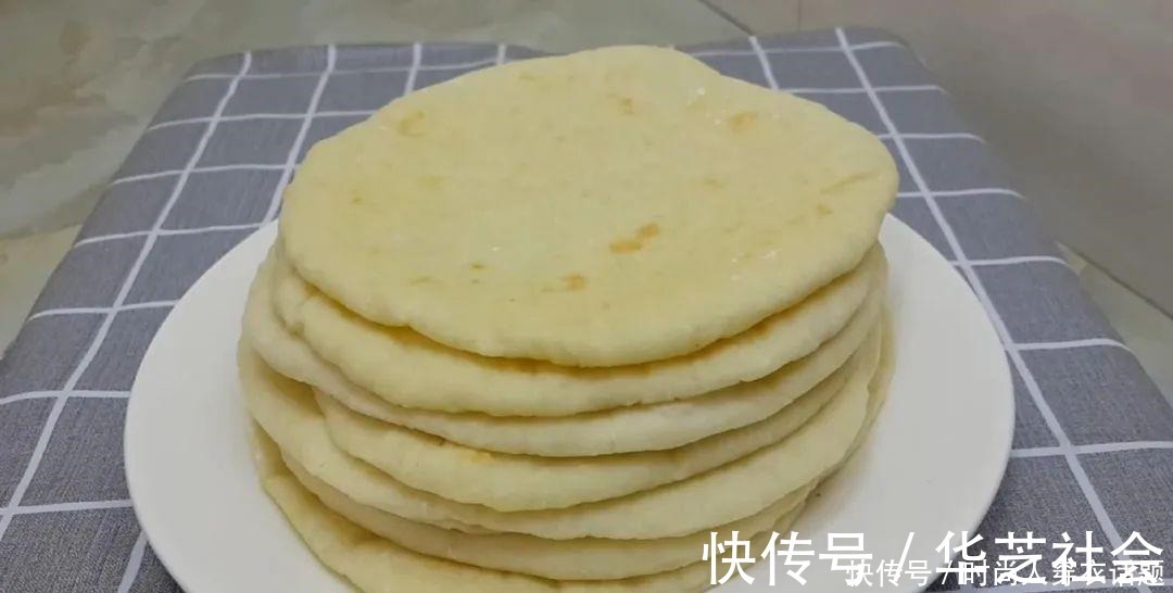 面团|烙饼这样做才好吃，不包油酥不刷油，个个鼓泡起层，比鸡蛋饼好吃