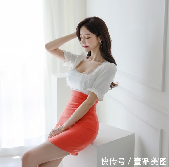 搭配|女神孙允珠时尚搭配:梦夏柑桔花香幽芬扇叶袖衣裙