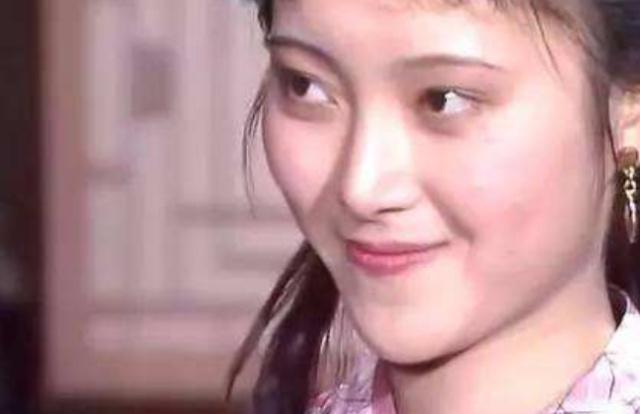 碧玉佩!邢岫烟和宝玉同一天生日,那么这两人有什么特殊关系