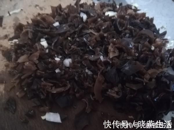 耳瓣|泡木耳只加水就错了，大厨都加这2样，2分钟泡开，木耳又大又好
