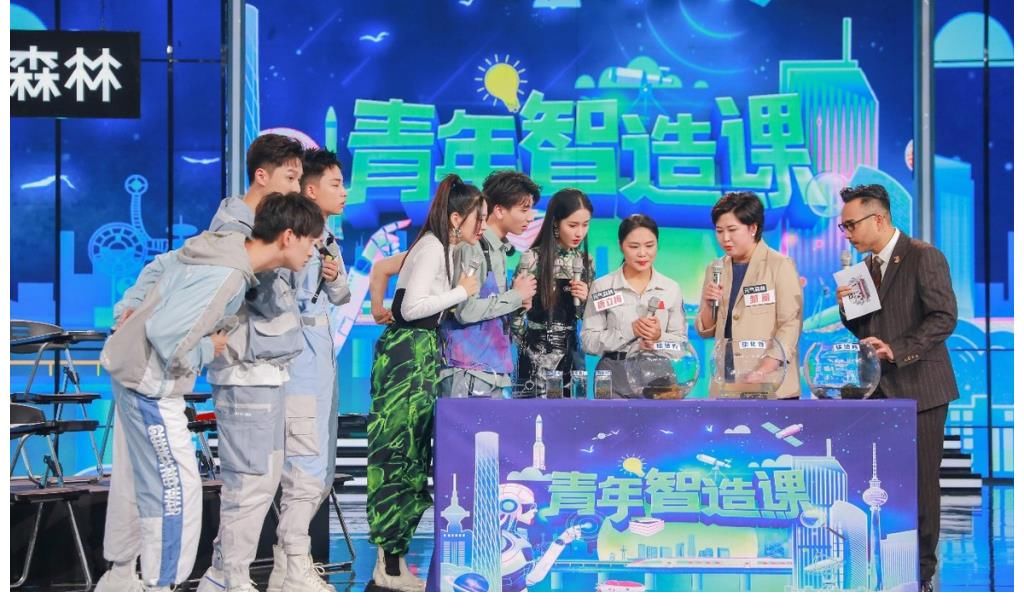 天天向上主持人大换血！汪涵仍是台柱子，梁田刘烨首创女生主持