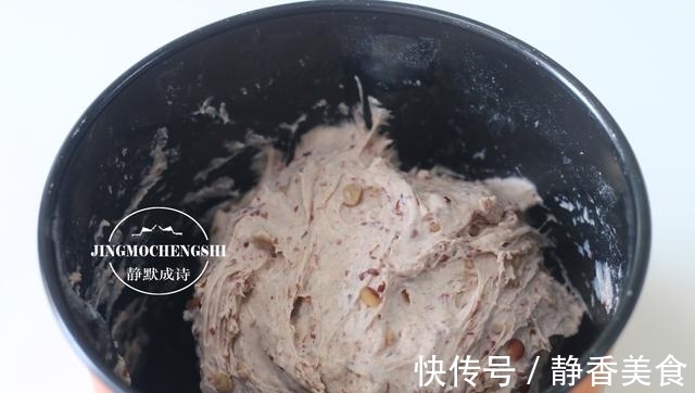 酵母|家常烙饼换个做法，松软可口，浓浓红豆香，用凉水和面也不硬