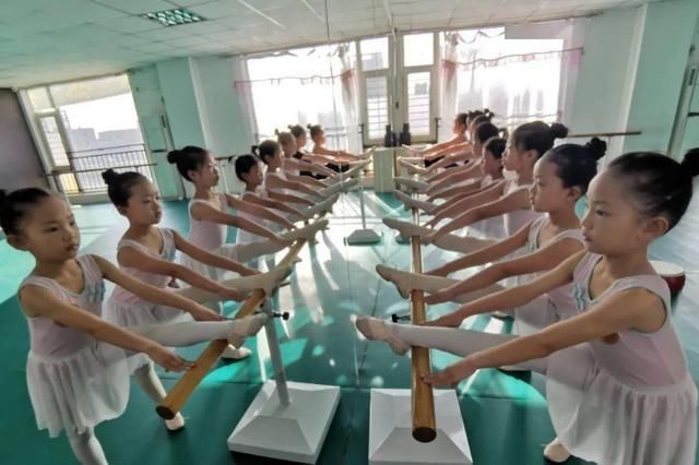 红霞|儿童在4岁前不能接触这2个兴趣班，会影响身体发育，家长要了解