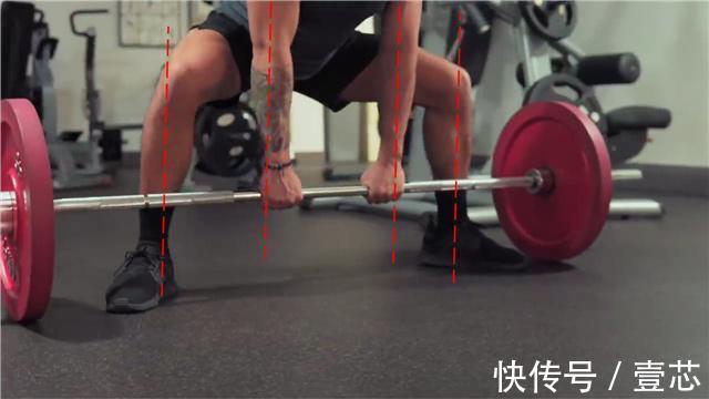 臀部|今年21岁的她,身高164、体重56kg,完美的三围比让她性感无比