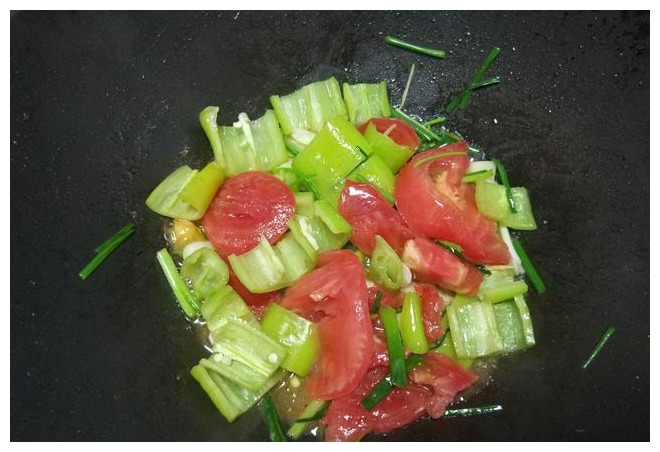 炒豆腐，不要直接下锅煎，多加这一步，豆腐外焦里嫩无豆腥味