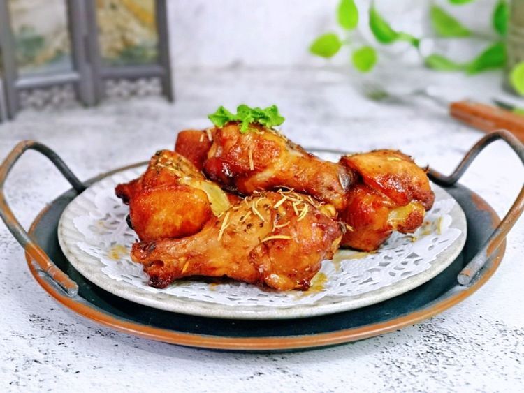 烤好之后出锅装盘即可享用，香气逼人，味道特别棒。