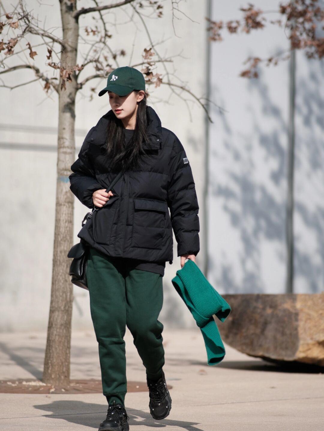 黄黑皮|看过这组羽绒服搭配,才知道冬季要保暖也要优雅,低调高级