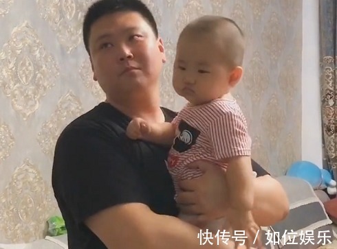 奶爸|“无影手奶爸”抱着娃“偷吃”雪糕火了,娃就说是不是玩不起