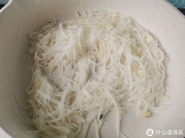 吃法|秋天萝卜最养人，教你最简单的吃法，不烧汤不凉拌，比土豆丝好吃